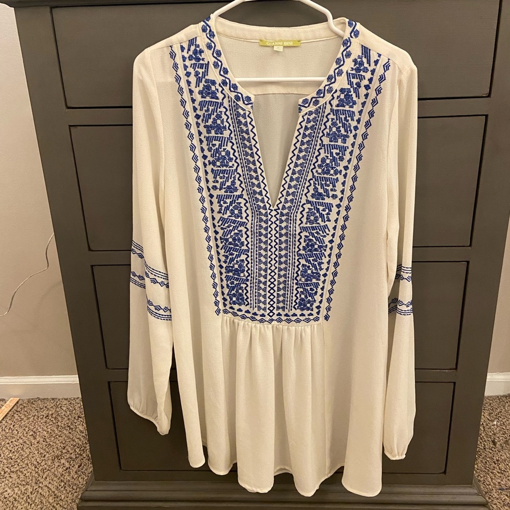 Women’s Gianni Bini tunic, white and blue, size large